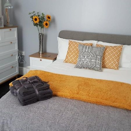 Bed and Breakfast Townhouse @ Birches Head Road Stoke Exterior foto